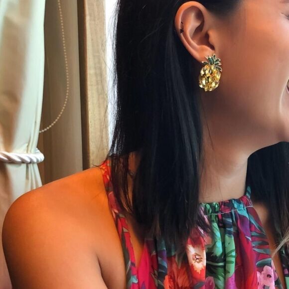 NEW! Dainty “Waikiki” Pineapple Stud Earrings 🍍 - Picture 11 of 12